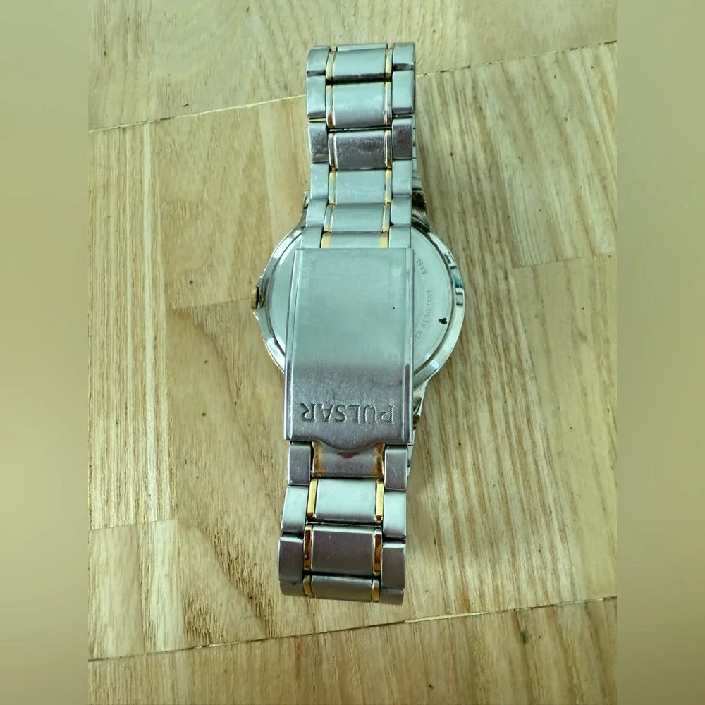 Pulsar mens two tone classic watch NEW BATTERY